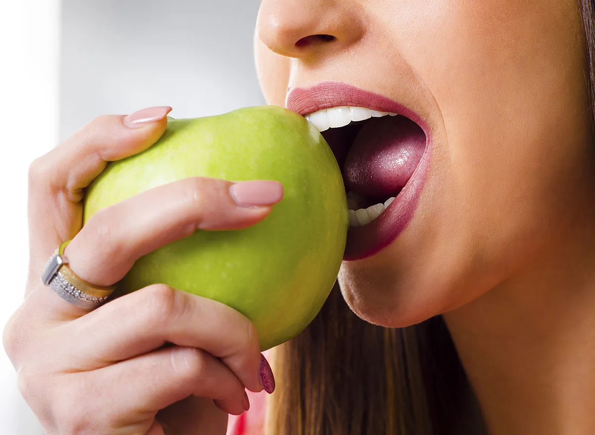7 Common Food Items to Avoid Tooth Staining